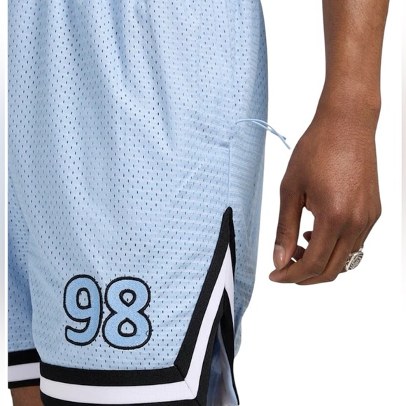 SNIPES Exclusive # 98 Men’s Meshed Activewear Shorts w/ Front zip pockets Sz XL - Picture 2 of 7